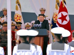 Kim Jong Un Pasang Senjata Nuklir AL Korut, Mau Bangun Kapal Perang 10.000 Ton