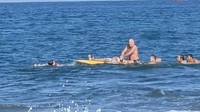 Bule Lagi Asyik Surfing Malah Temukan Jasad Wanita Hilang di Pantai Masceti