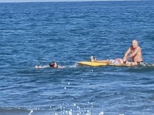 Wanita yang Hilang di Pantai Masceti Ditemukan Turis Asing Saat Surfing