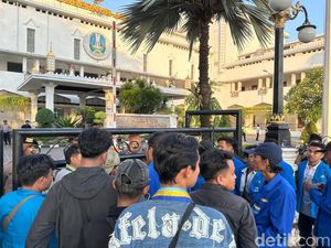 Massa Mahasiswa Demo di Kantor Gubernur, Tuntut Hal Ini
