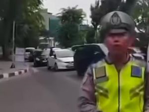 Viral Polisi Adu Mulut dengan Pemobil gegara Pengalihan Lalin Saat Demo di Medan