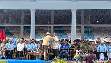 Prabowo Dianugerahi Lencana Emas Adhi Bhakti dari Tani Nelayan di Gorontalo