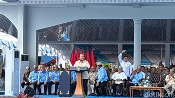 Prabowo Heran Warga Riuh saat Teddy Disapa: Letkol Kok Disambut Kayak Gitu