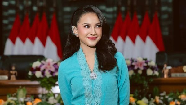 Penampilan Rara Sudirman Meriahkan Rapat Paripurna DPRD