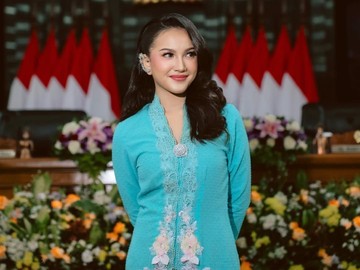 Rara Sudirman penyanyi yang meriahkan rapat paripurna DPRD dengan penampilan lagu daerah dan nasional