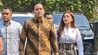 Sespri Prabowo Temui Jokowi, Bawa Undangan Pernikahan