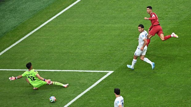 Soccer Football - FIFA World Cup 2026 - Group K - Portugal v Uzbekistan - Houston Stadium, Houston, Texas, U.S. - June 23, 2026 Portugal's Cristiano Ronaldo scores their third goal past Uzbekistan's Abduvohid Nematov REUTERS/Annegret Hilse