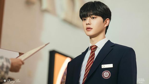 Penampilan Song Kang sebagai bintang drama Korea Four Hands Two Sonatas.