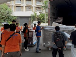 Suasana Hotel Sultan yang Mulai Dikosongkan, Kasur hingga TV Diangkut Truk