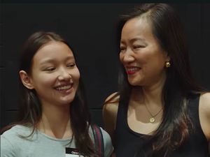 Pesonanya Memikat Agensi Model, Ibu Ini Malah Direkrut Saat Antar Anak Audisi