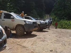 Sopir Malaysia Kritik Jalan Rusak di Kaltara Bikin Warga Terjebak hingga Sakit