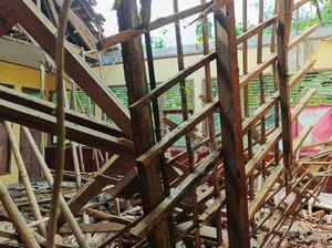 Atap SDN Cicinde Utara II Karawang Roboh Saat Acara Perpisahan