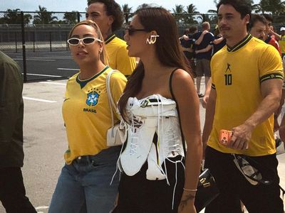 Gaya Bruna Biancardi Nonton Neymar Debut Piala Dunia, Pakai Korset Sepatu Bola
