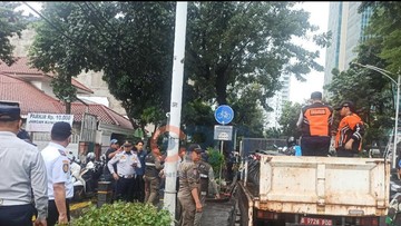 8 Motor dan 1 Mobil Parkir Liar di Senopati Jaksel Diangkut Dishub