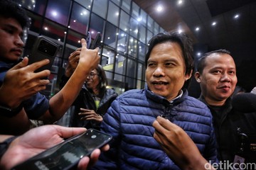 Eks Sekjen MPR Ma'ruf Cahyono Jalani Pemeriksaan Perdana sebagai Tersangka di KPK