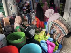 Tradisi 10 Muharram di Parepare, Emak-emak Berburu Timba-Baskom demi Berkah