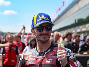 Bagnaia Gabung Aprilia, Tolak Gaji Lebih Besar dari Yamaha & Honda