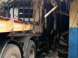 Truk Tabrak Bangunan di Bandung, Sopir Diduga Kena Serangan Jantung