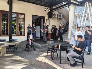 Dalami Aliran Dana Ilegal, Kortastipidkor Polri Geledah Kafe di Sidoarjo