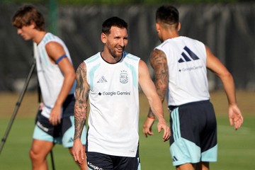 Messi Pimpin Latihan Argentina Jelang Laga Terakhir