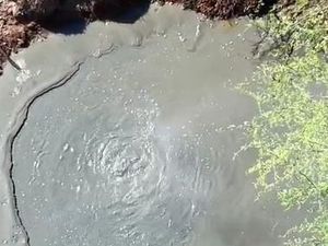 Heboh Semburan Air Panas Berasap Muncul di Lereng Gunung Usai Gempa Sigi