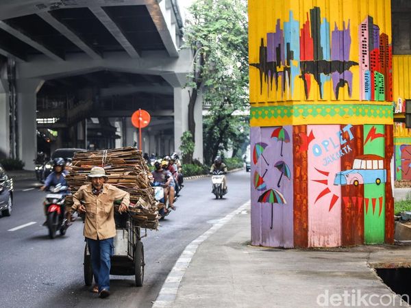 Mural Menuju 5 Abad Jakarta Hiasi Kawasan Kebon Nanas