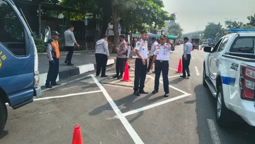 Ruwet Macet di Cawang Teratasi Parkir on The Street?