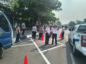 Ruwet Macet di Cawang Teratasi Parkir on The Street?