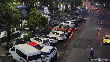 Parkir on the Street Diterapkan di Cawang, Masih Makan 2 Lajur Jalan