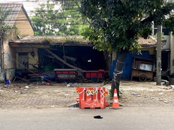 Detik-detik Truk Tabrak Bangunan di Buahbatu Bandung