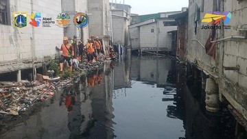 DLH DKI Sebut Kali Gendong Sudah Bebas Sampah Usai 5 Hari Dibersihkan