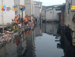 DLH DKI Sebut Kali Gendong Sudah Bebas Sampah Usai 5 Hari Dibersihkan