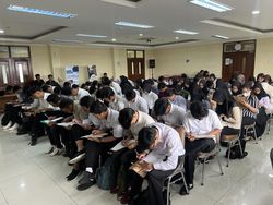 Stori Andika Sandwich Generation Lulusan SMK Cari Kerja di Job Fair Jakbar