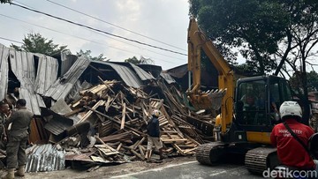 Sejumlah Bangunan Liar di Jalan Juanda Depok Ditertibkan, Lalin Macet