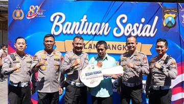 Sambut Hari Bhayangkara Ke-80, Polresta Sidoarjo Bedah Rumah Warga
