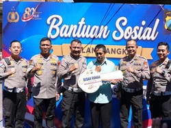Sambut Hari Bhayangkara Ke-80, Polresta Sidoarjo Bedah Rumah Warga