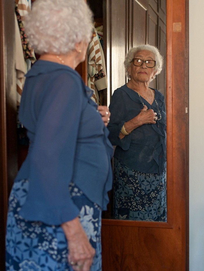 Potret Trio Saudari Tertua di Dunia nan Masih Hidup A nurse collects the blood of Zulina de Deus Nunes for genetic studies on longevity in Rio de Janeiro, Brazil, June 23, 2026. REUTERS/Tita Barros