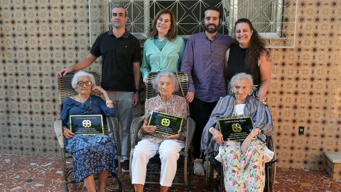 Potret Trio Saudari Tertua di Dunia nan Masih Hidup A nurse collects the blood of Zulina de Deus Nunes for genetic studies on longevity in Rio de Janeiro, Brazil, June 23, 2026. REUTERS/Tita Barros