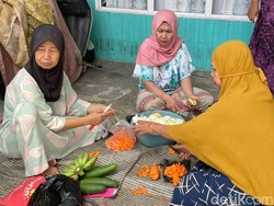Ramainya Suasana Saat Emak-emak Masak Bubur Asyura di Banjarmasin
