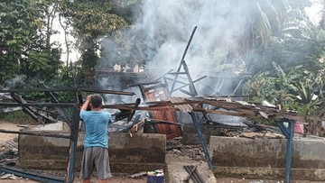 Diduga Depresi, Pria di Pandeglang Bakar Rumah Sendiri hingga Hangus Rata