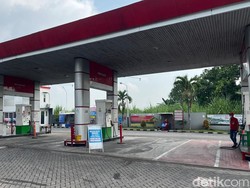 Kelangkaan Solar di Mojokerto Bikin Sopir Truk Menjerit