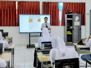 Kisah Anak Penjahit Tas dan Pedagang Bakso yang Kini Berani Bermimpi dari Sekolah Rakyat