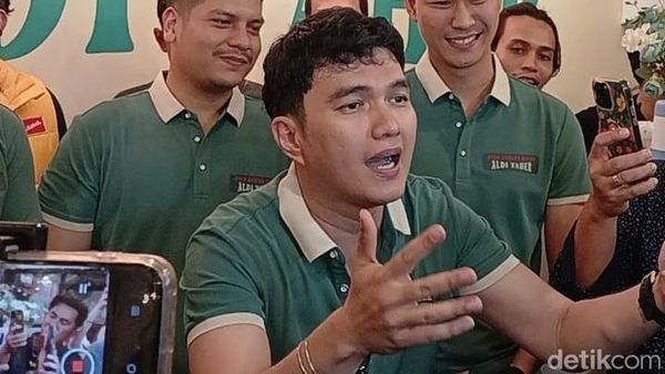 Cerita Aldi Taher Palsukan Karangan Bunga dari Raffi Ahmad