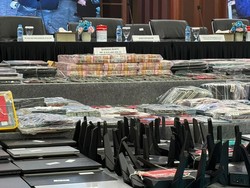 Penampakan Tumpukan Duit Rp 8 M Bukti Kasus Sindikat Judol Hayam Wuruk