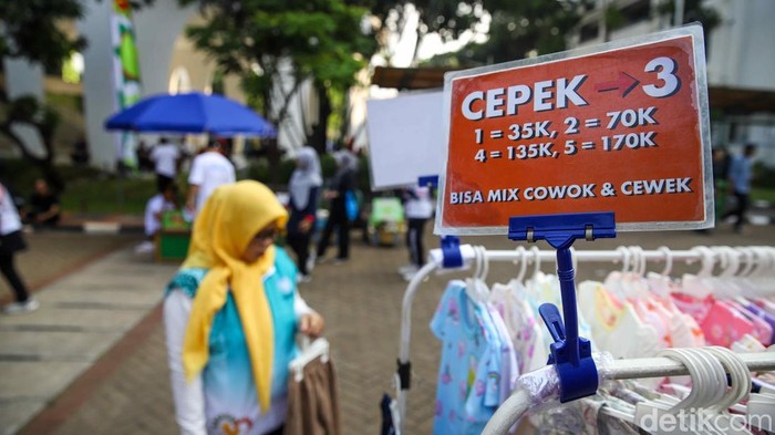 Bazar UMKM Semarakkan HUT ke-499 Jakarta Sejumlah penduduk memadati pagelaran makanan dan busana nan digelar di laman Kantor Wali Kota Jakarta Utara, Jumat (26/6/2026). Kegiatan ini menjadi bagian dari rangkaian seremoni HUT ke-499 Jakarta sekaligus menyambut perjalanan menuju lima abad ibu kota.