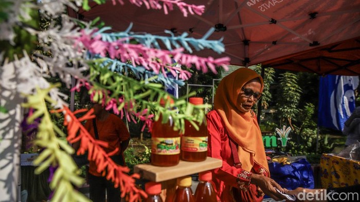 Bazar UMKM Semarakkan HUT ke-499 Jakarta Sejumlah penduduk memadati pagelaran makanan dan busana nan digelar di laman Kantor Wali Kota Jakarta Utara, Jumat (26/6/2026). Kegiatan ini menjadi bagian dari rangkaian seremoni HUT ke-499 Jakarta sekaligus menyambut perjalanan menuju lima abad ibu kota.