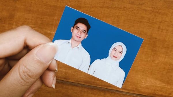 Dea Annisa dan Zaki Pamer Foto Background Biru, Kode Pernikahan Makin Dekat?