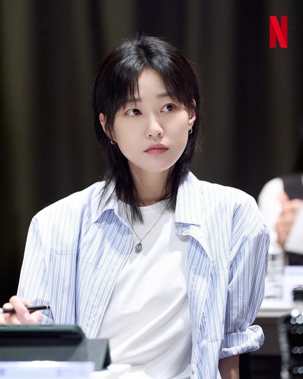 Ha Yoon Kyung saat script reading drama First Doctor/ Foto: instagram.com/netflixkr