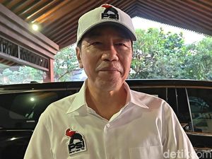 Jokowi Pakai Kemeja dan Topi PSI Kiriman Kaesang Saat ke Lampung