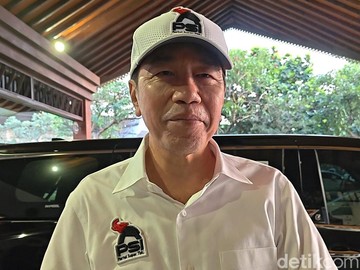 Jokowi Pakai Kemeja dan Topi PSI Kiriman Kaesang Saat ke Lampung